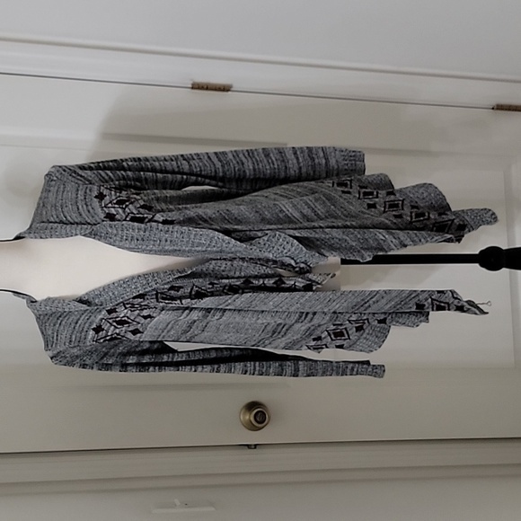 Charlotte Russe Size Unknown, Gray Burgundy Aztec/Southwest Waterfall Cardigan - Picture 1 of 12